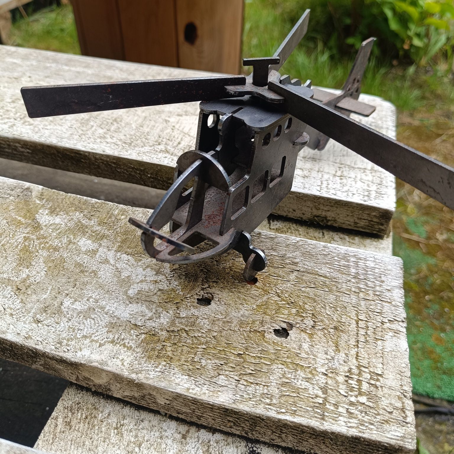 Stary metalowy model smigłowca