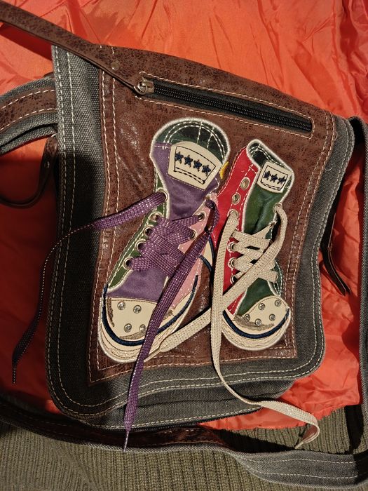 Молодіжна сумка через плече в гарному стані