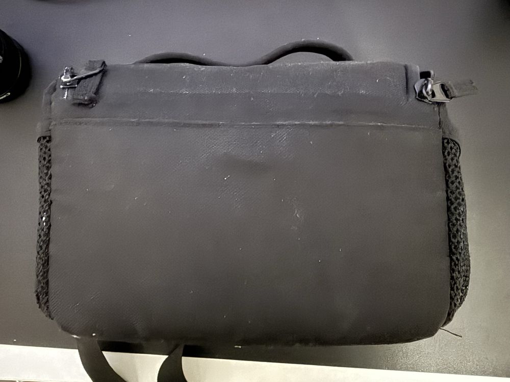 Canon EOS 250D + Objetiva + Bolsa de Acessórios Originais
