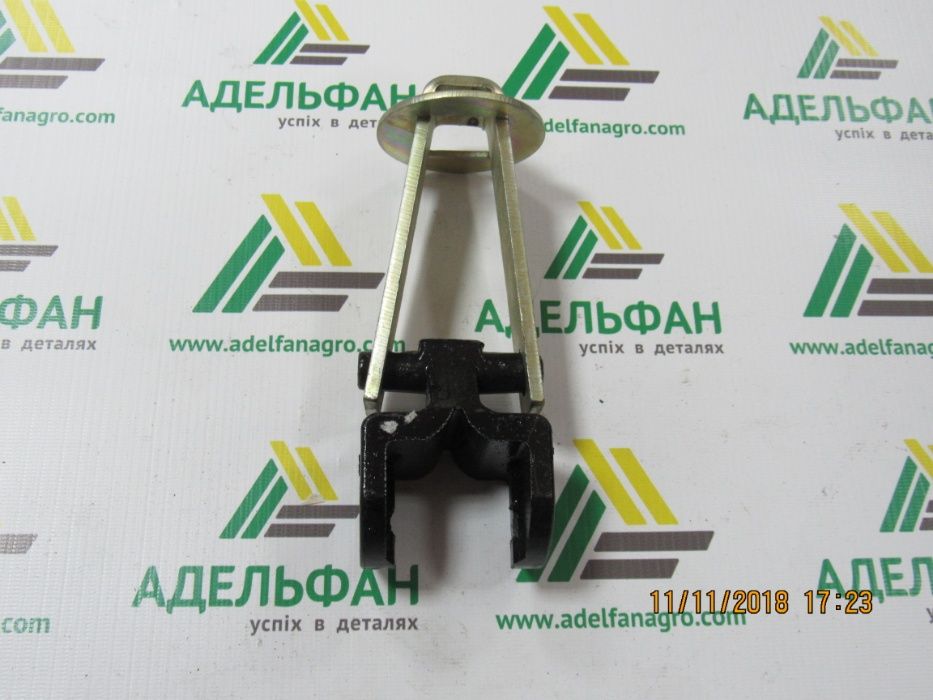 Кронштейн стойки культиватора John Deere в сбореN188864 N134956 М60416