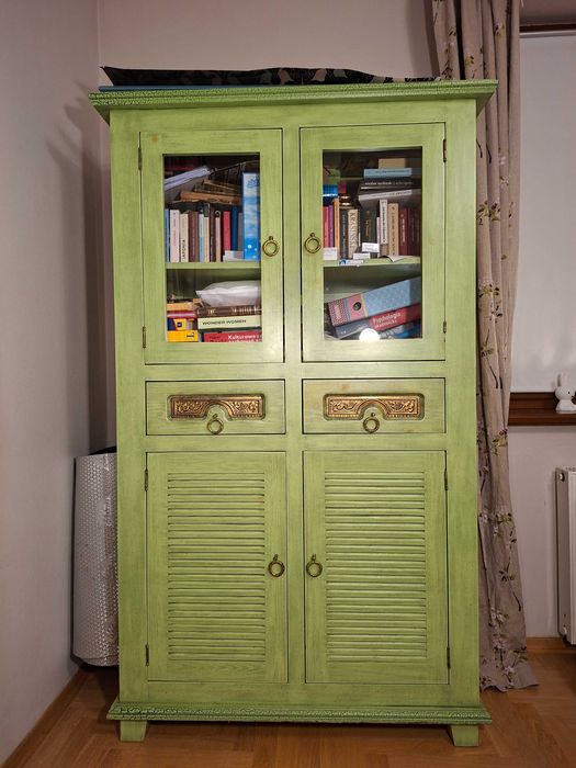 drewniana biblioteczka