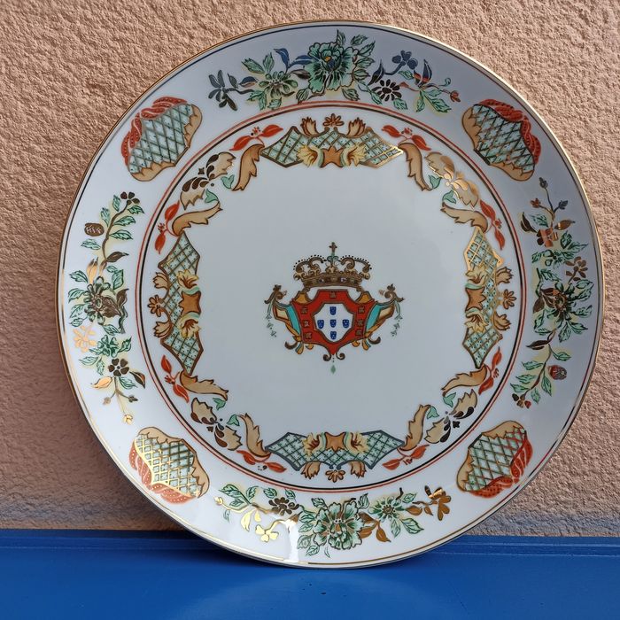 Prato brasonado inspiração Companhia das Índias Rei D. João V