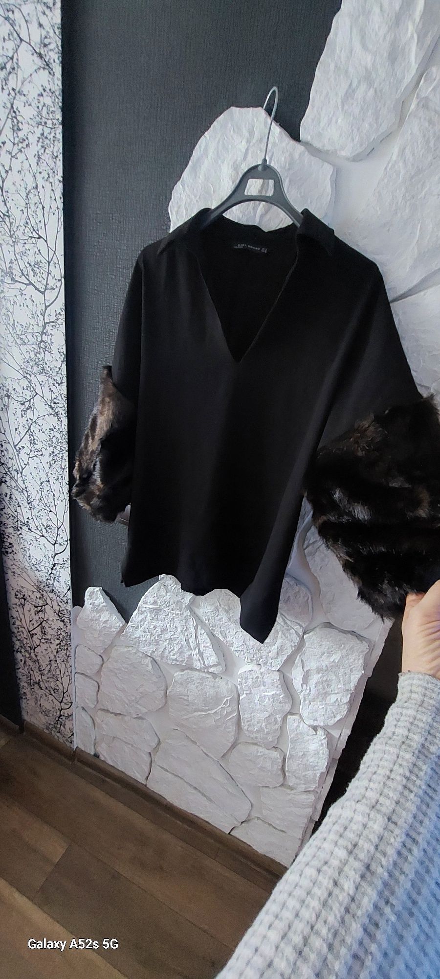 Bluza Zara  z sztuczne futerko na  rękawie