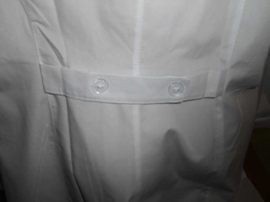 Медичний халат з вишивкою 50-52 розмір