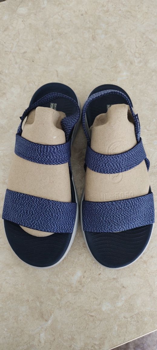Продам сандалии Skechers 39 р-р