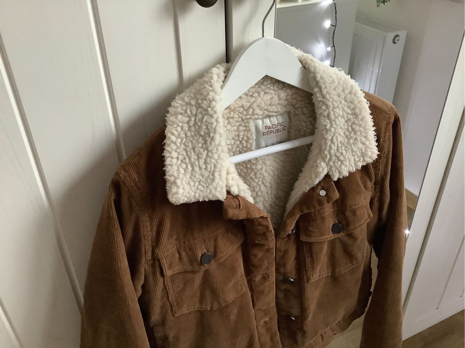 Brązowa kurtka sztruksowa z barankiem pull&bear rozmiar S na guziki