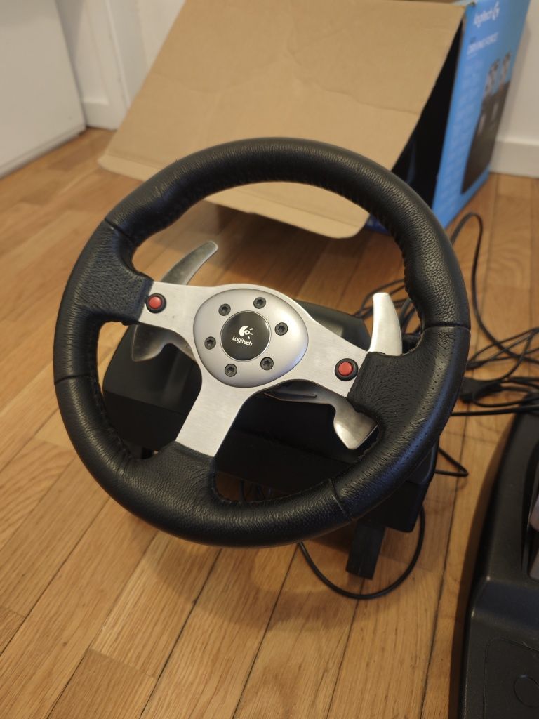 Logitech G25 (caixa é do g29)