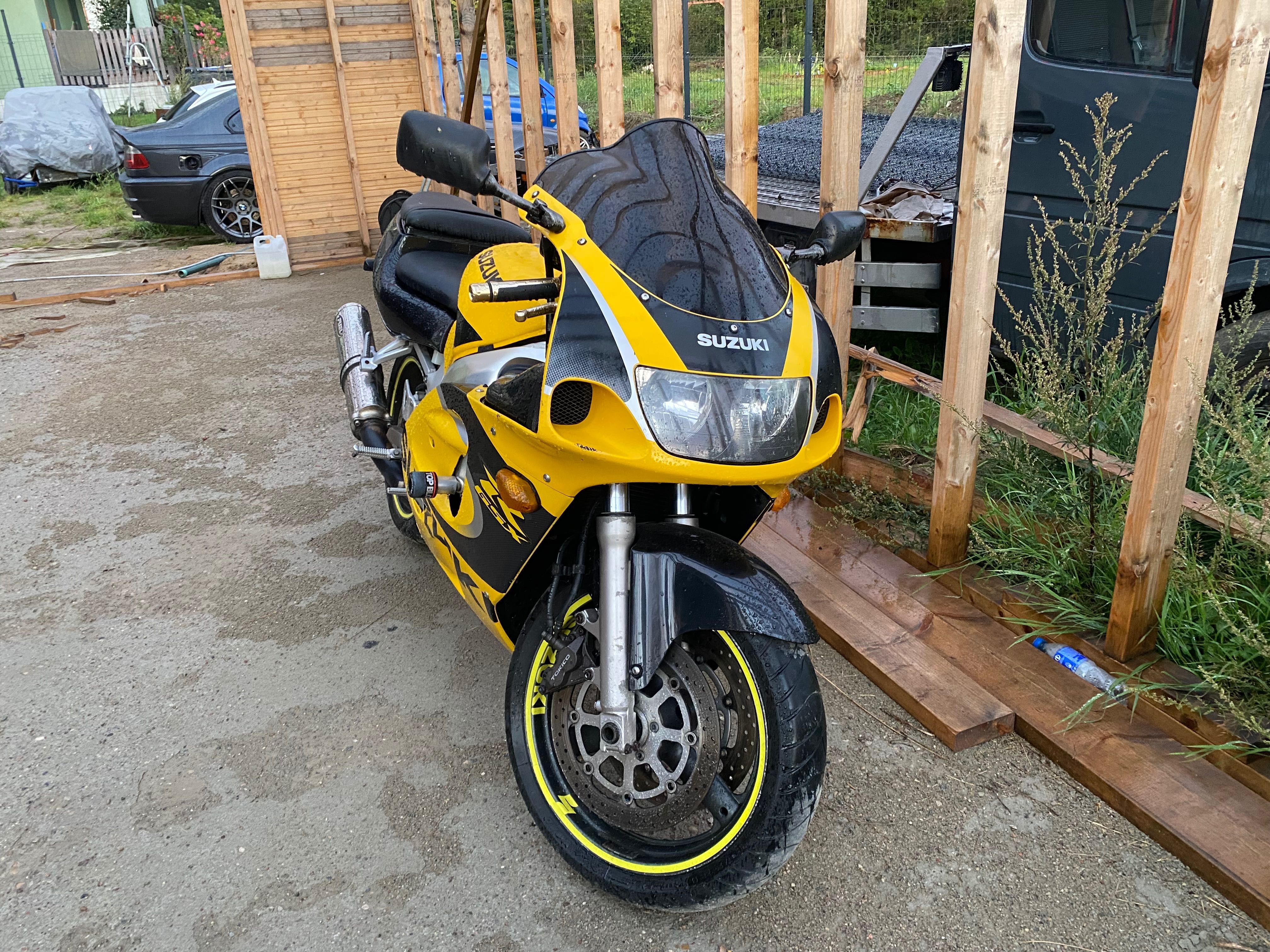 Suzuki GSX-R 600 SRAD TANIO !