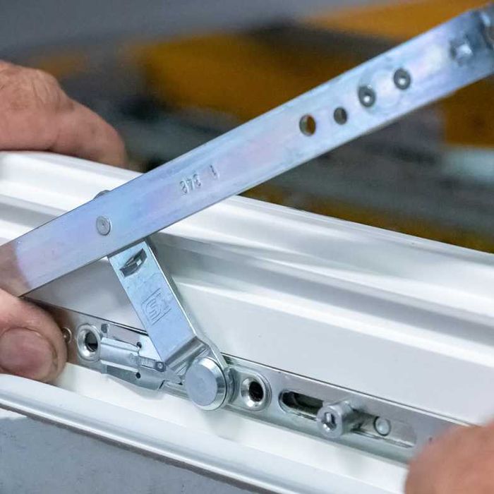 Naprawa i serwis okien, drzwi i rolet