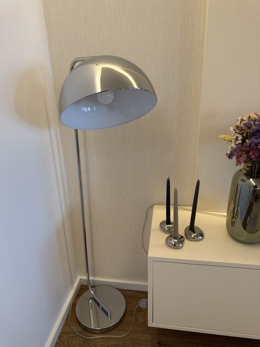 Candeeiro da AREA STORE de pé metalizado