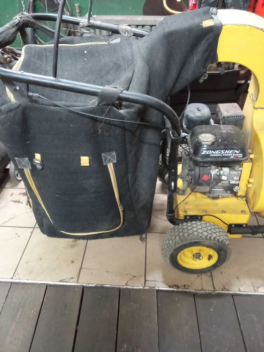 Odkurzacz  spalinowy do liści i zanieczyszczeń  ogrodowych