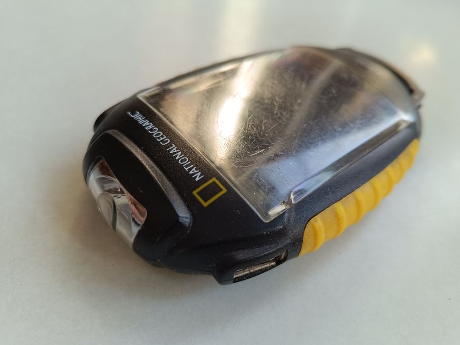 Ładowarka słoneczna z 4 różnymi ustawieniami światła