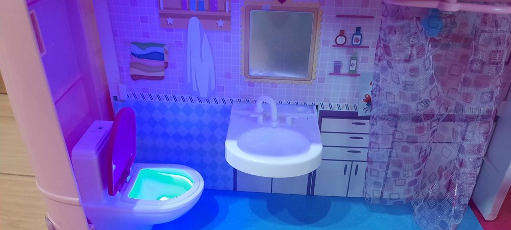 Duży kamper dla lalek z basenem i akcesoriami