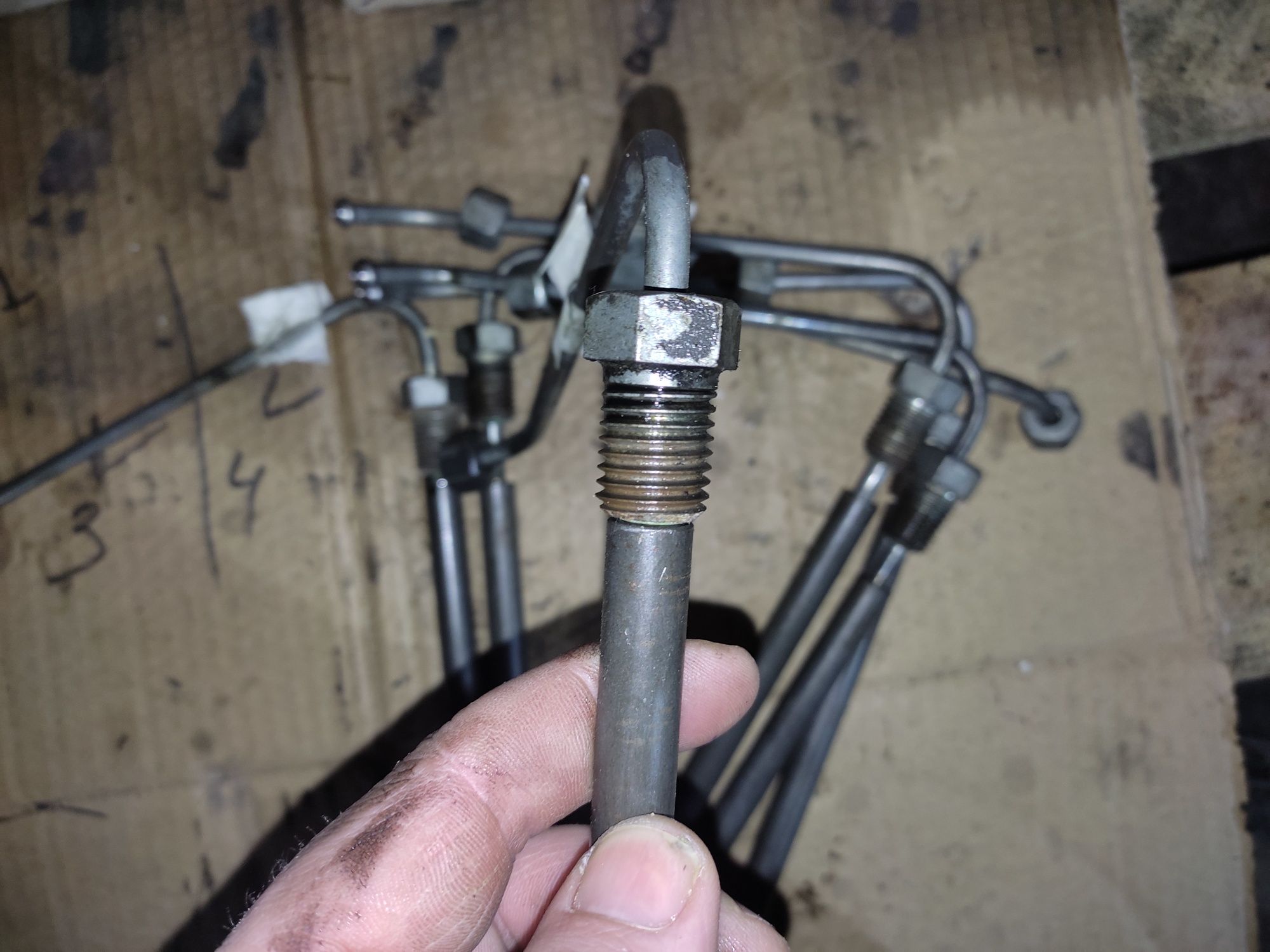 Топливные трубки DAF 105 М16. Есть М18.