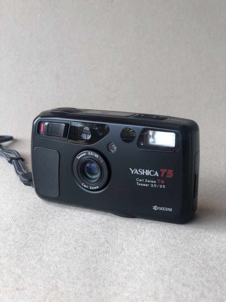 Yashica T5 - Carl Zeiss T* Tessar 3,5/35mm