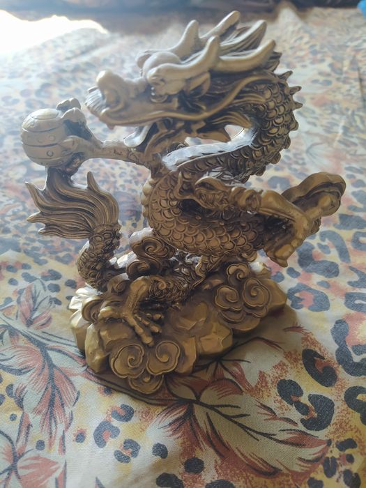 Статуэтка дракон