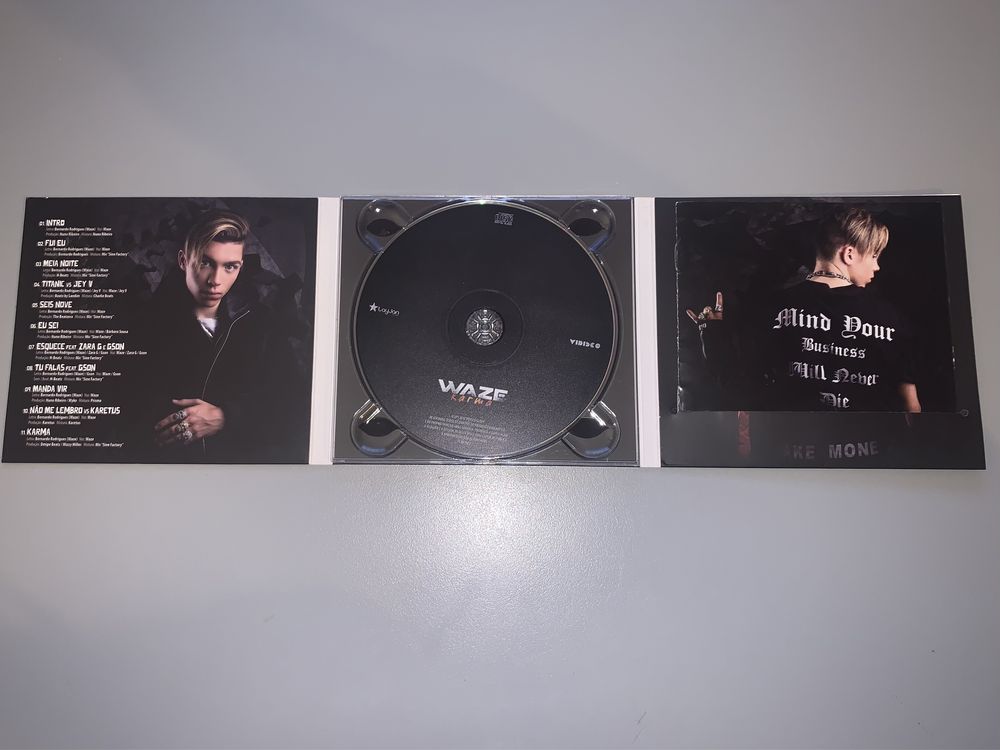 Álbum Waze Karma Autografado