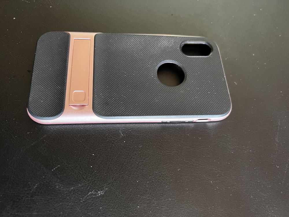 Capa Iphone X plastico preto e rebordo rosa com suporte