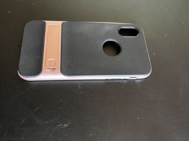Capa Iphone X plastico preto e rebordo rosa com suporte