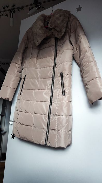 Płaszcz pikowany zimowy beżowy Mohito 40 L