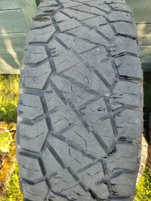 Opony wielosezonowe LT 285/75/R17. RAM