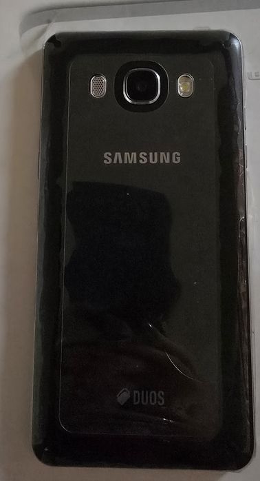 Телефон Samsung Galaxy J5