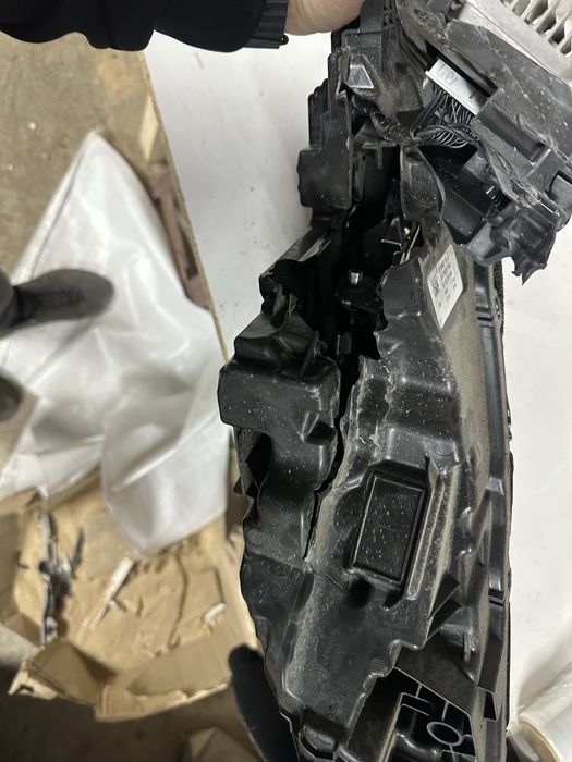 Фара права tesla model 3 highland