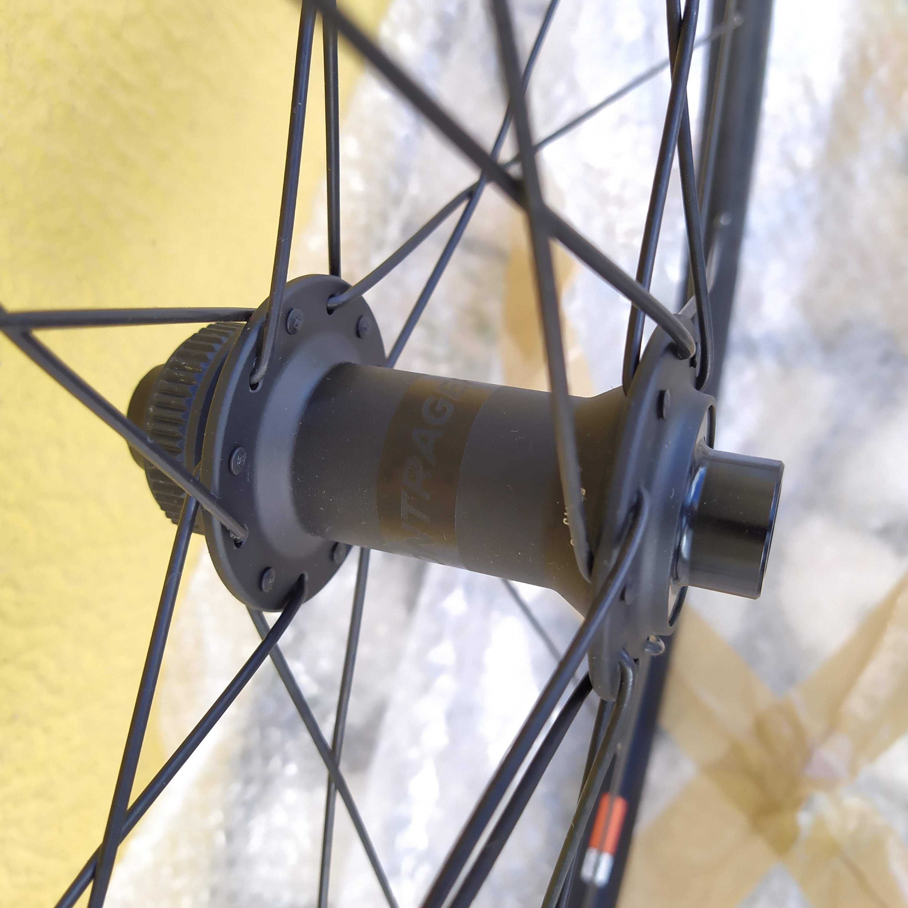 par de rodas de estrada Bontrager Paradigm Disc