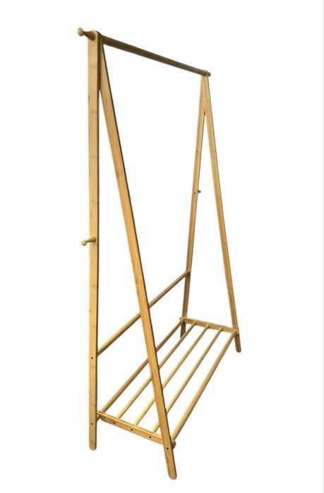 Дерев’яна вішалка для одягу