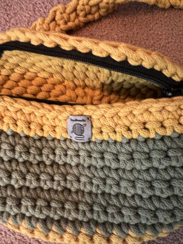Szydełkowana nerka żółto-szałwiowa handmade na prezent