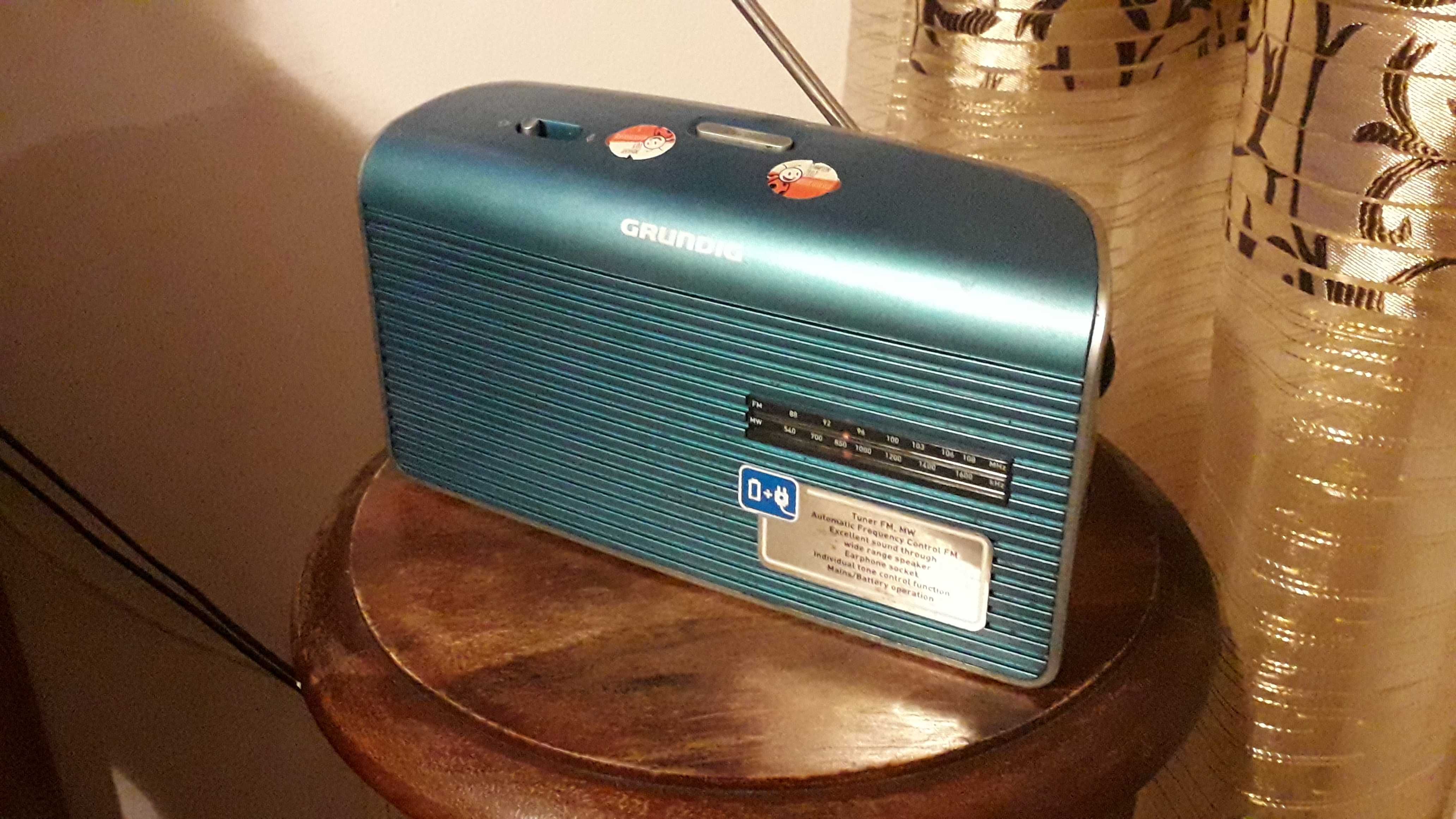 Radio sieciowo-bateryjne FM Grundig Music 60