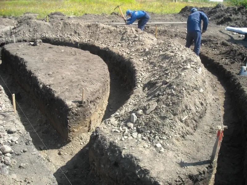 Послуги землекопів у Києві — якісно, швидко, недорого. Траншеї, септик
