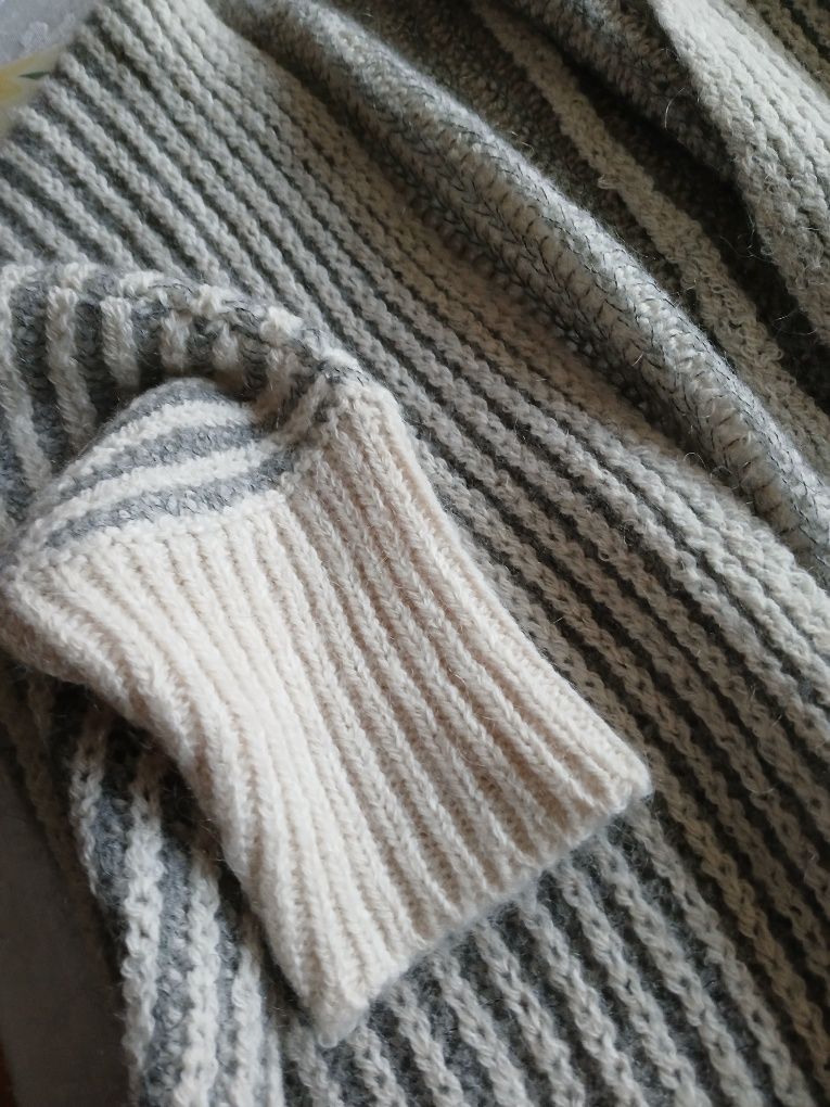 Sweterek damski, nowy, import-włoski, oversize