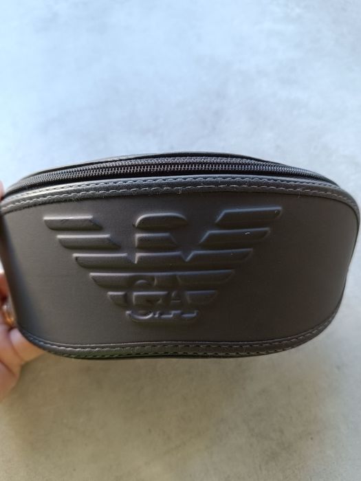 Óculos de sol pretos da Empório Armani