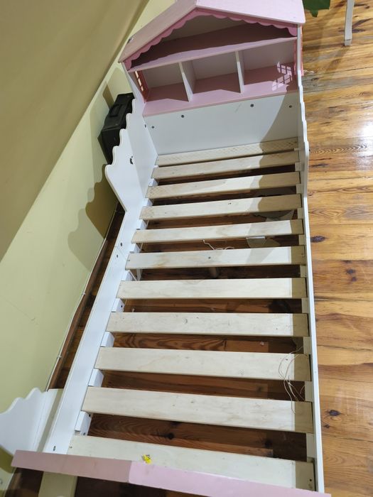 Łóżko dziecięce domek