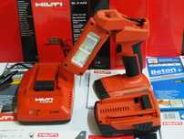 Zestaw lampa HILTI SL 2-A22 latarka bateria 22v 2,6Ah ladowarka aku