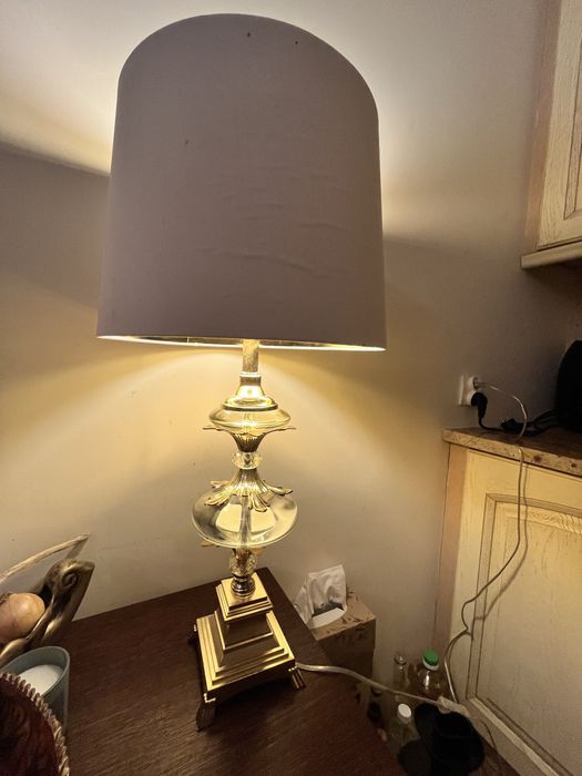 Lampa stojąca z abazurem