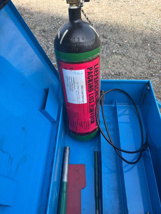 Zestaw do uzupełniania gazu w młotach hydraulicznych krupp