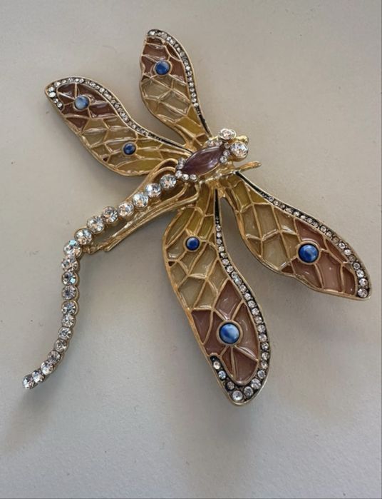 Alfinete Libelula dourado com pedras