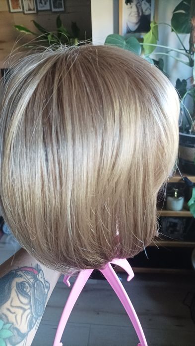 sprzedam dwie peruki w tym jedna nowa