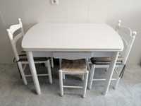 Mesa de cozinha (2 cadeiras +2 bancos)