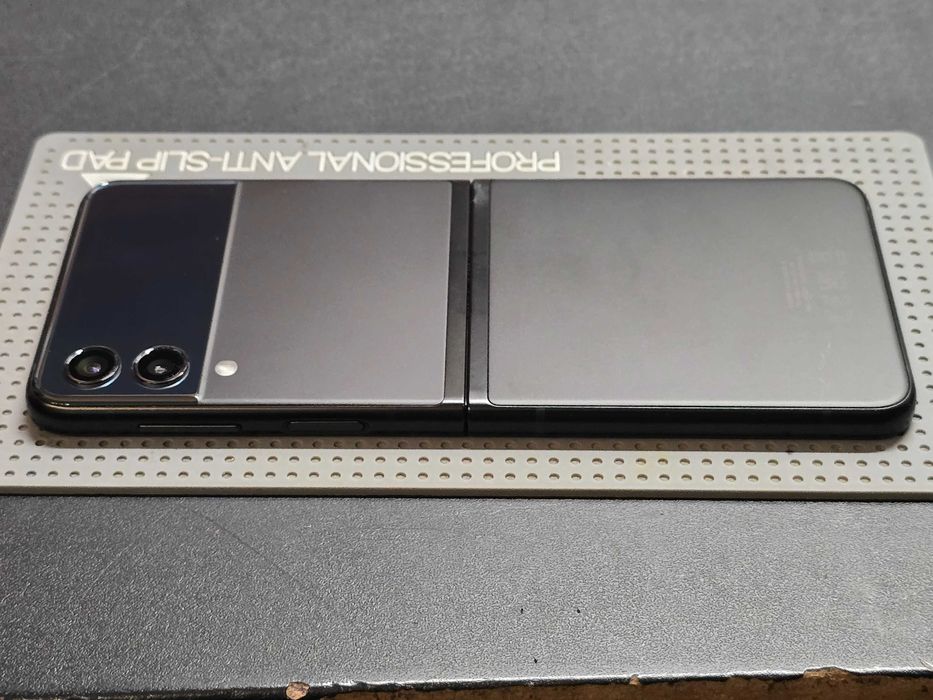 Używany - Samsung Galaxy Z Flip 3 128GB Czarny - GSM Baranowo