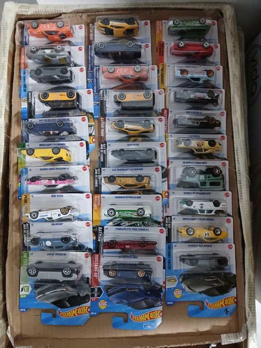 Hot wheels diversos