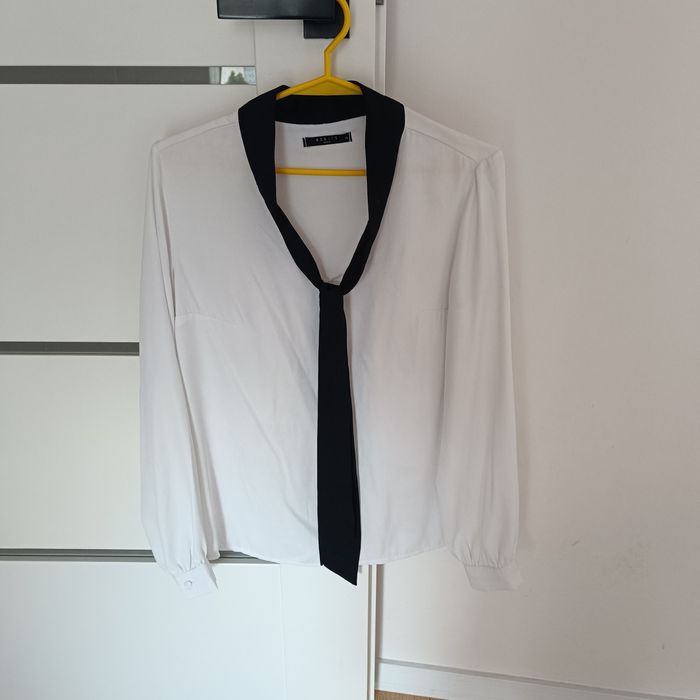 Piękna koszula z wiązaniem pod szyją Mohito