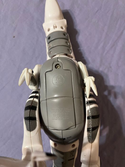 Робот-динозаврик