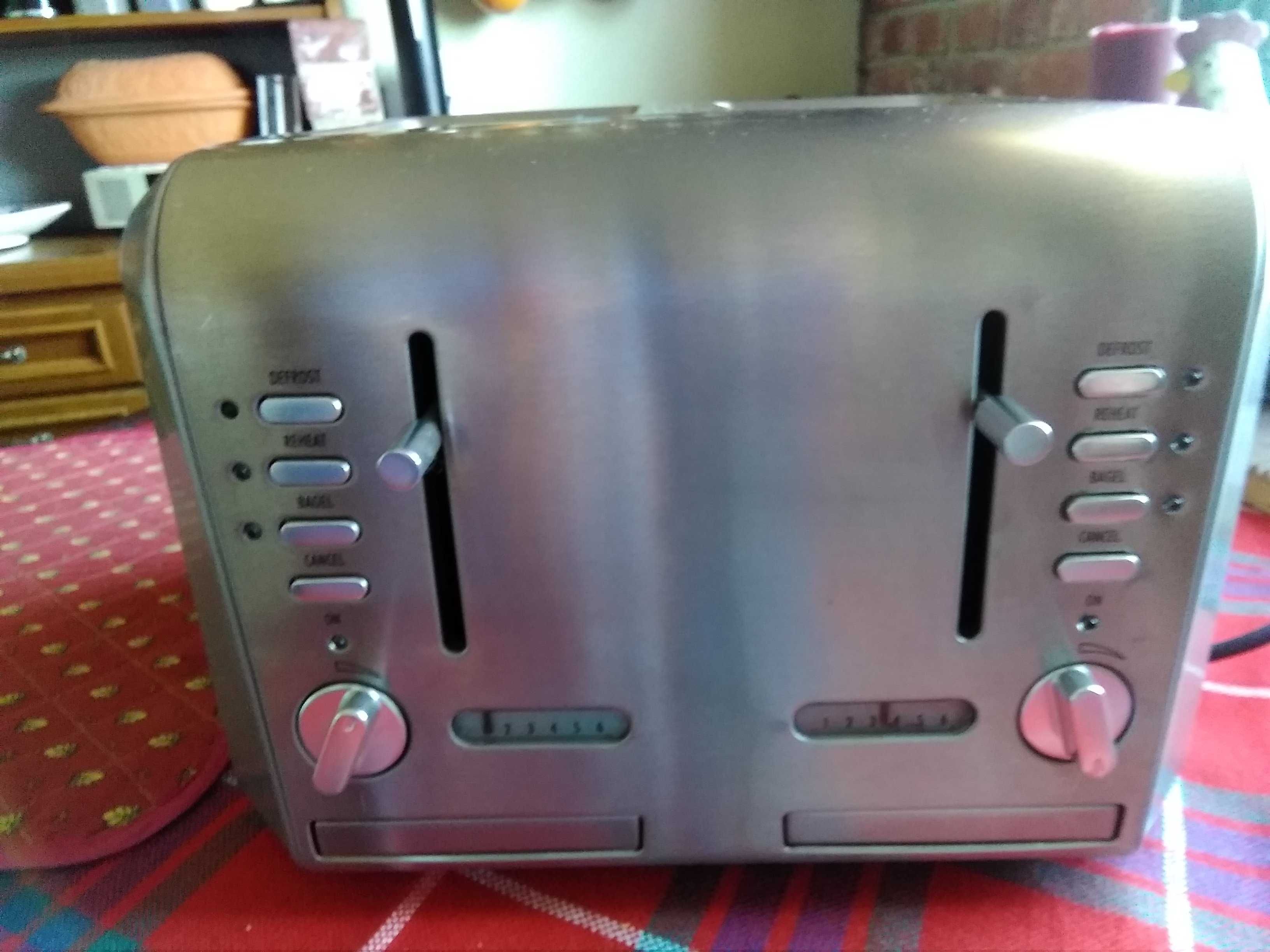 DeLonghi toster CTH 4023