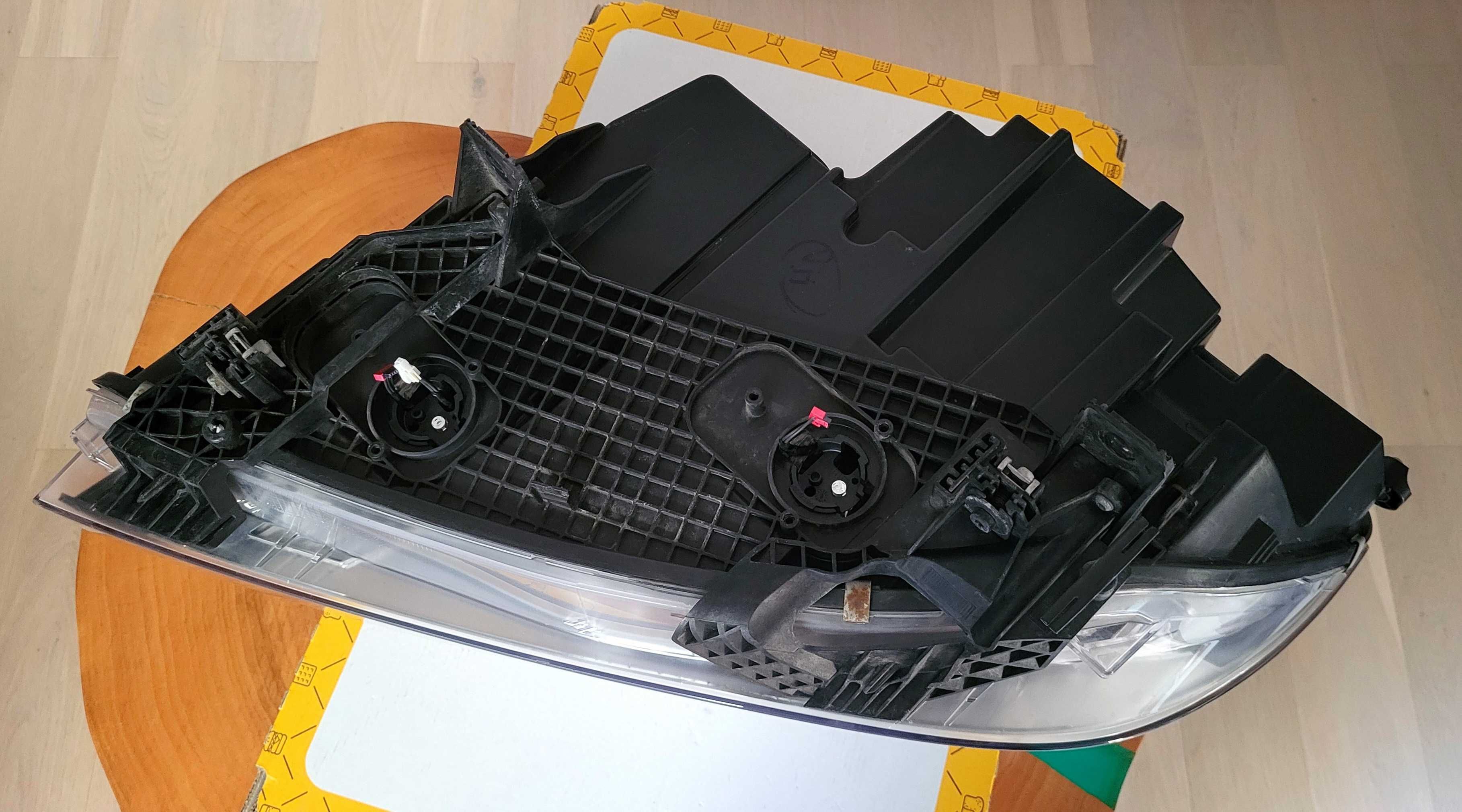 BMW X6 F16 i X5 F15 Lampa prawa xenon skrętny