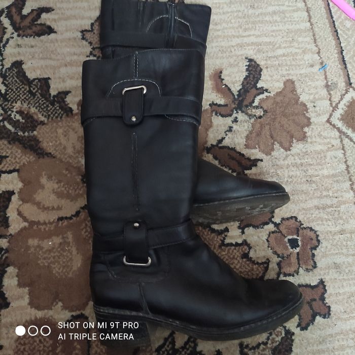 Продам шкіряне  б /у зимове взуття