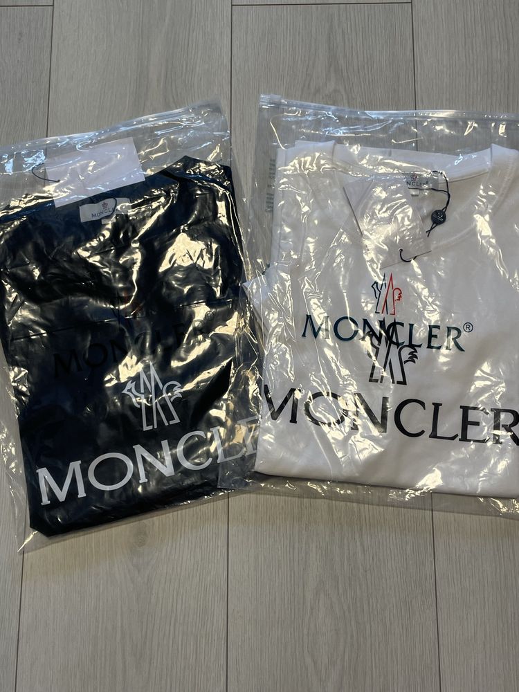 Футболка Moncler