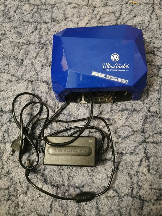 Lampa do paznokci do utwardzania lakieru.